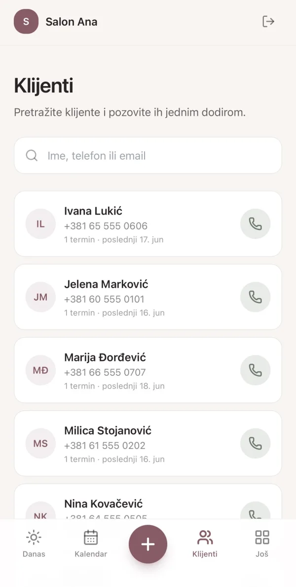 Baza klijenata u Salonario aplikaciji u svetloj temi, sa pretragom i pozivom jednim dodirom.